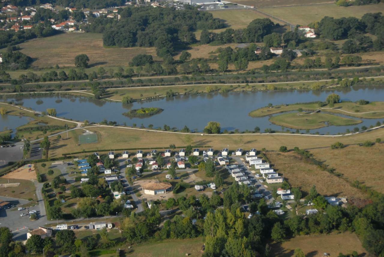 Camping Du Lac De 소종 외부 사진